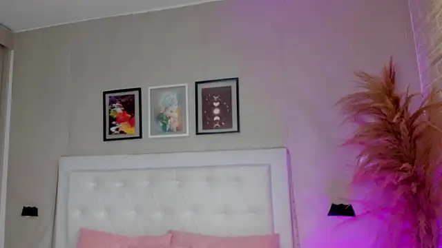 emma  smith1 online show from March 11, 2026, 12:21 pm