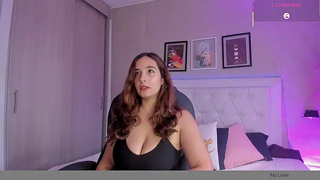 Snapshot of emma__smith1 chatting on January 6, 2026, 12:42 pm emma smith1 online show from January 6, 2026, 12:42 pm