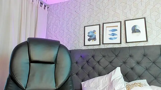 Snapshot of emma__smith1 chatting on March 7, 2025, 7:05 pm emma smith1 online show from March 7, 2025, 7:05 pm