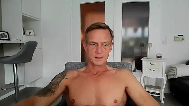 Snapshot of dirks71 chatting on November 6, 2025, 11:25 am dirks71 online show from November 6, 2025, 11:25 am