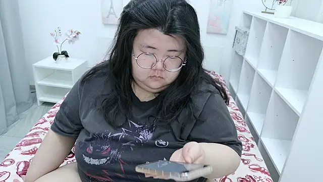 Nadine asian online show from April 16, 2026, 4:02 am