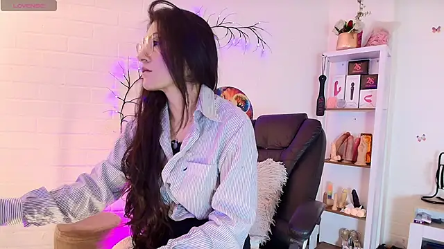 Rapunzeell  online show from September 26, 2025, 1:40 pm