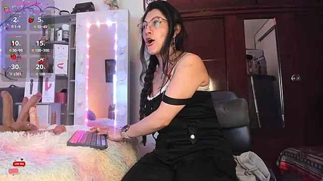 Snapshot of Rapunzeell_ chatting on March 18, 2026, 10:21 pm Rapunzeell online show from March 18, 2026, 10:21 pm