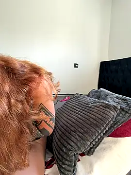 Laurahorney xo online show from November 9, 2025, 1:04 pm