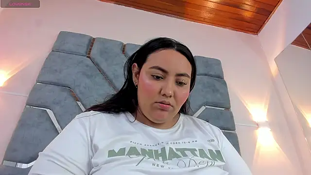 Snapshot of LucciaPorter chatting on February 12, 2026, 1:44 pm LucciaPorter online show from February 12, 2026, 1:44 pm