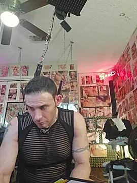 Snapshot of luvs2cumm69 chatting on July 18, 2026, 11:35 pm luvs2cumm69 online show from July 18, 2026, 11:35 pm