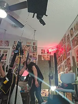 luvs2cumm69 online show from November 1, 2025, 12:43 pm