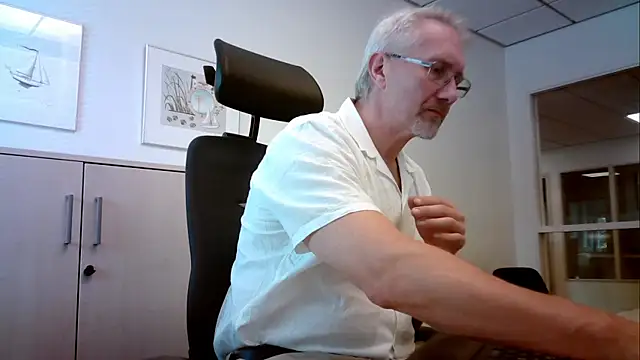 Snapshot of tom-swede chatting on July 17, 2026, 11:40 am tom-swede online show from July 17, 2026, 11:40 am