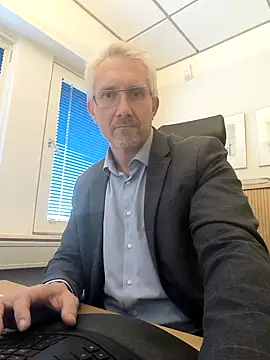 tom-swede online show from October 9, 2025, 2:28 pm