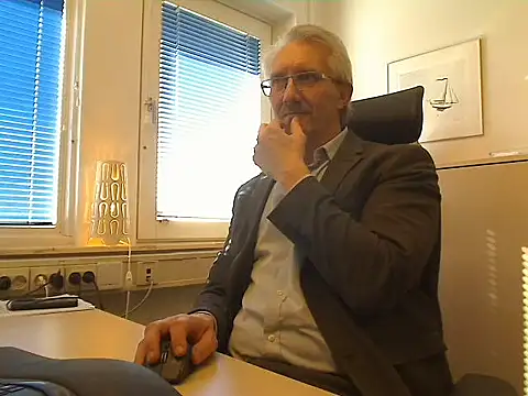 Snapshot of tom-swede chatting on April 9, 2026, 2:34 pm tom-swede online show from April 9, 2026, 2:34 pm