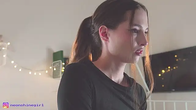 NeonShine online show from November 17, 2025, 5:44 am