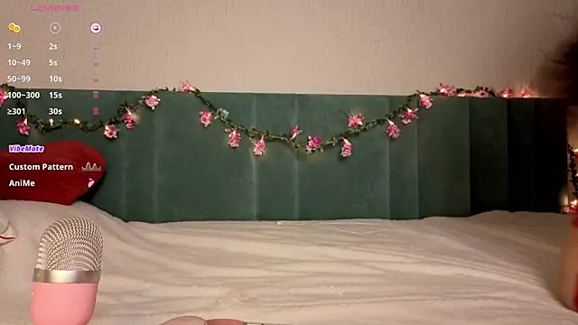 PrettyLilie online show from November 8, 2025, 12:31 pm