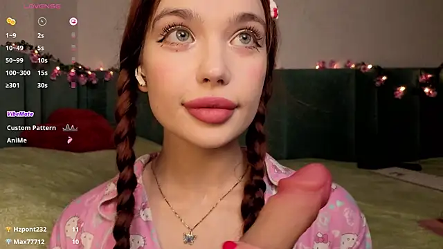 PrettyLilie online show from November 25, 2025, 12:16 pm