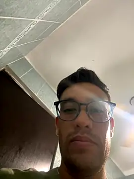 Snapshot of Magicerosxx69 chatting on November 3, 2025, 7:46 am Magicerosxx69 online show from November 3, 2025, 7:46 am