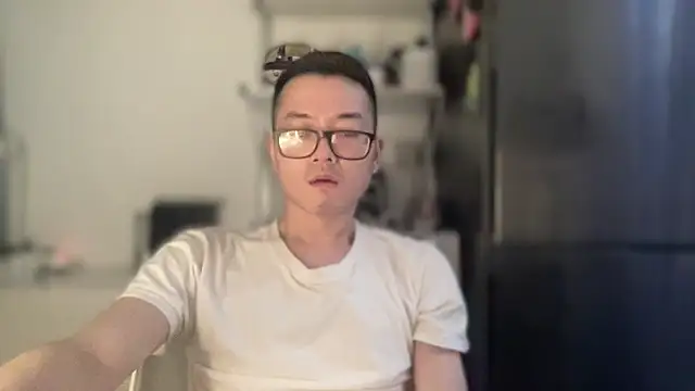 wangjian2324 online show from October 27, 2025, 10:11 pm