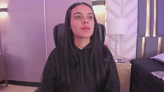 ChloeHarper  online show from February 4, 2026, 11:38 am