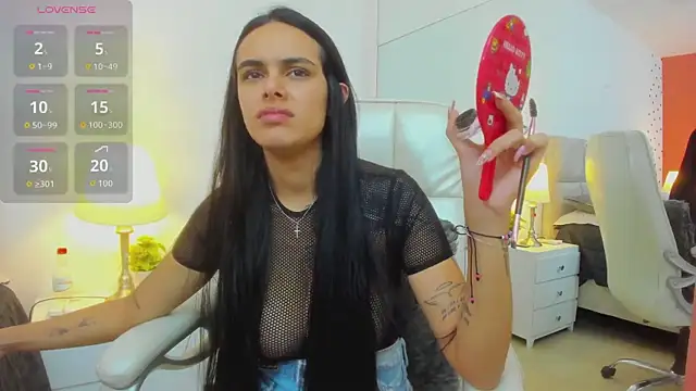 ChloeHarper  online show from November 25, 2025, 1:00 pm