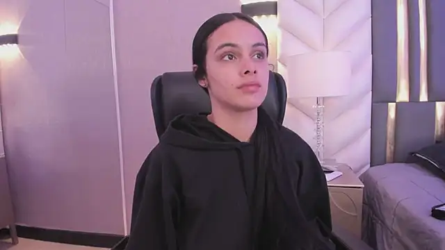 ChloeHarper  online show from April 15, 2026, 11:59 am