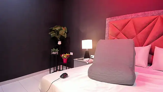 Snapshot of mia_milff chatting on January 6, 2026, 7:18 pm mia milff online show from January 6, 2026, 7:18 pm