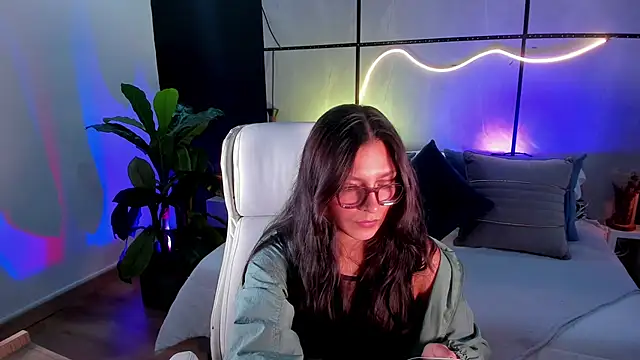 Snapshot of Gia_Mazzon chatting on November 28, 2025, 5:57 pm Gia Mazzon online show from November 28, 2025, 5:57 pm