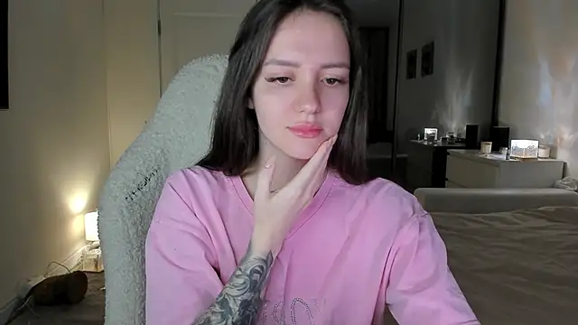 Sonia moon  online show from October 10, 2025, 2:34 am