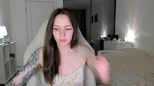 Sonia moon  online show from October 20, 2025, 3:08 am