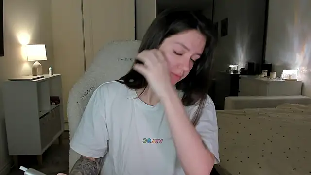 Sonia moon  online show from October 19, 2025, 2:58 am