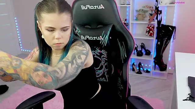 Latex Kitty online show from April 3, 2026, 12:00 pm