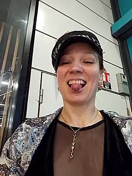 Exhibitionsplit online show from December 18, 2025, 12:53 pm