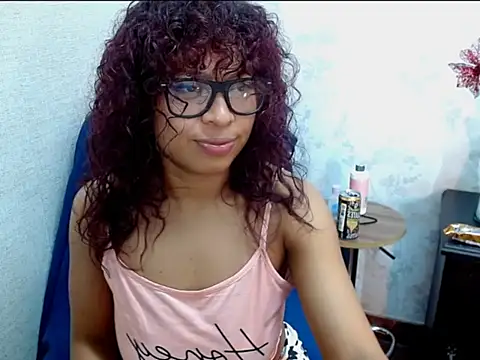 Naomi Tylers online show from November 17, 2025, 11:09 pm