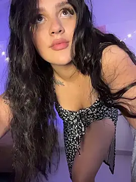 Snapshot of violet-333 chatting on February 14, 2026, 6:30 pm violet-333 online show from February 14, 2026, 6:30 pm