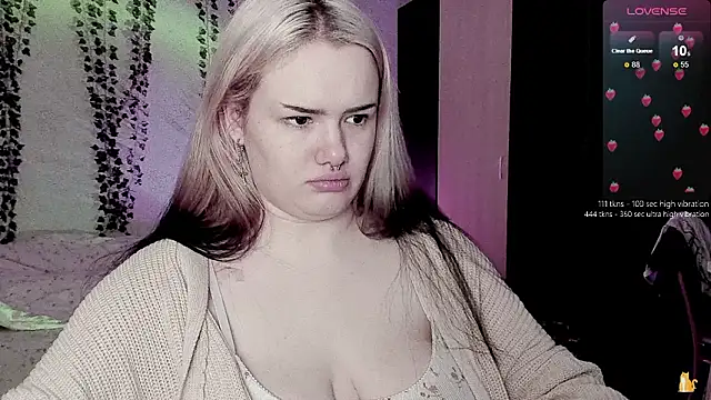 Snapshot of strawberry_elfcat chatting on February 1, 2026, 12:03 pm strawberry elfcat online show from February 1, 2026, 12:03 pm