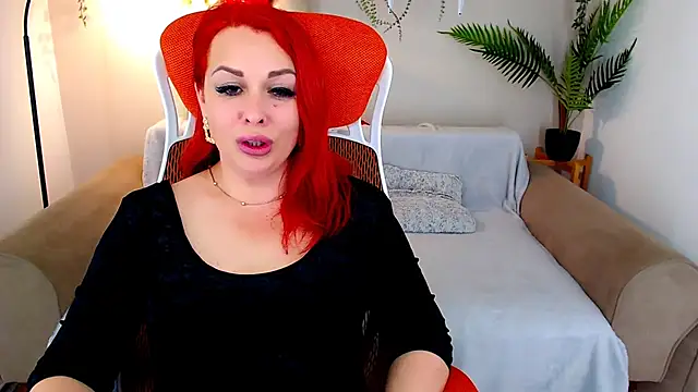 Snapshot of RedHeadBridget chatting on February 21, 2025, 11:44 am RedHeadBridget online show from February 21, 2025, 11:44 am