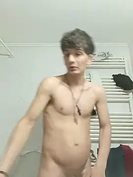 Snapshot of Tolis13 chatting on April 14, 2026, 5:40 pm Tolis13 online show from April 14, 2026, 5:40 pm