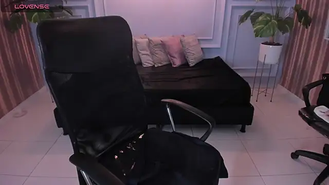 Snapshot of meliboobs_ chatting on February 20, 2026, 10:01 pm meliboobs online show from February 20, 2026, 10:01 pm