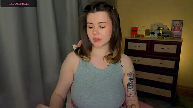 cutie mili online show from April 18, 2026, 12:07 pm