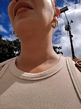 scarlett moore online show from November 26, 2025, 3:23 pm