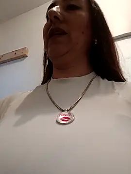 Mia Novikov online show from April 1, 2026, 5:10 pm