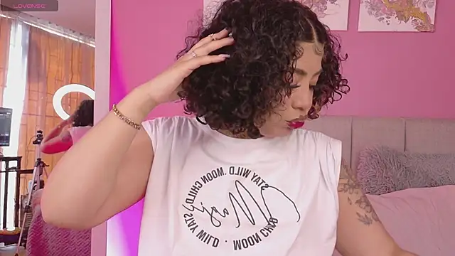 foxxy-lov3 online show from October 21, 2025, 12:59 pm