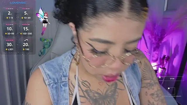 foxxy-lov3 online show from October 11, 2025, 12:39 pm