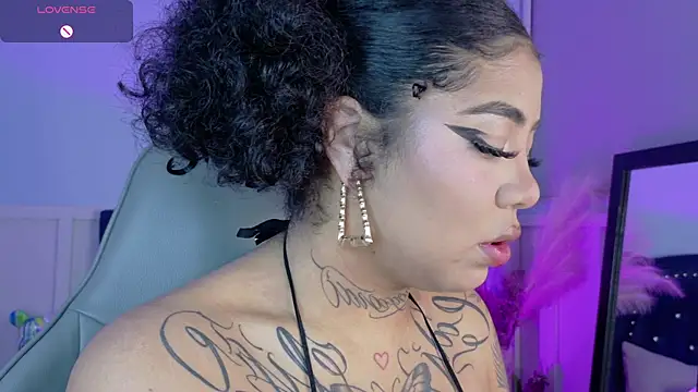 foxxy-lov3 online show from October 16, 2025, 12:24 pm