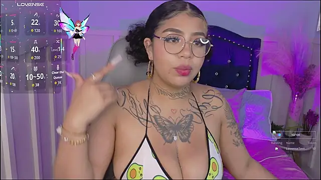 foxxy-lov3 online show from October 5, 2025, 8:54 pm