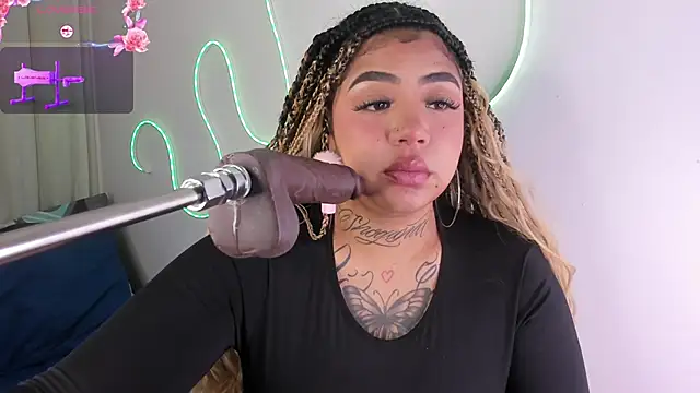foxxy-lov3 online show from June 19, 2026, 1:50 pm