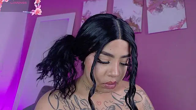 foxxy-lov3 online show from April 27, 2026, 1:42 pm