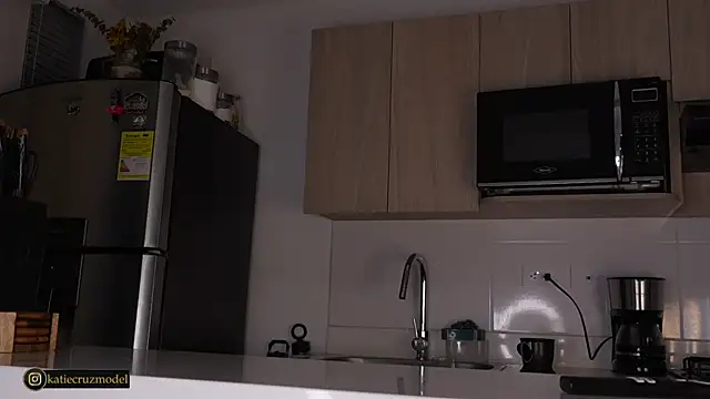 katie cruz online show from October 4, 2025, 11:12 am