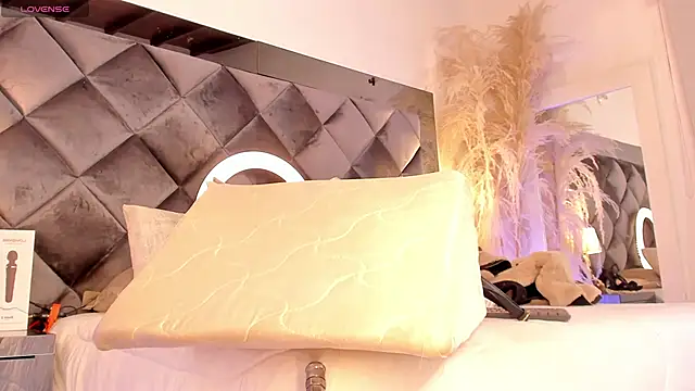 sofhiaa adaams online show from October 30, 2025, 11:12 pm