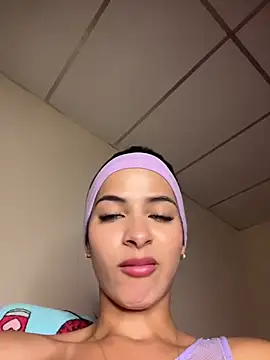 Snapshot of violetta-brown1 chatting on March 5, 2026, 3:14 am violetta-brown1 online show from March 5, 2026, 3:14 am