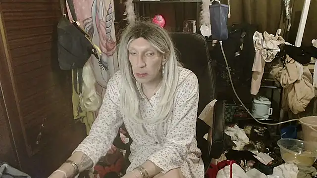 Ombeline1 online show from December 19, 2025, 5:04 pm