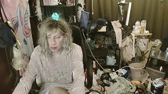 Ombeline1 online show from December 22, 2025, 8:42 pm