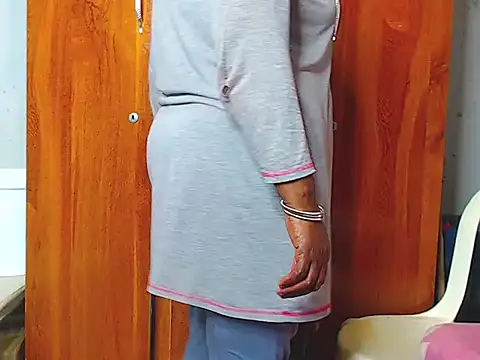 Snapshot of Freakyassnwildx chatting on December 17, 2025, 5:40 pm Freakyassnwildx online show from December 17, 2025, 5:40 pm